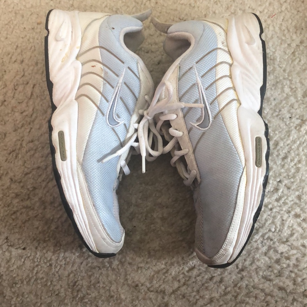 Women’s Nike - Picture 4 of 5